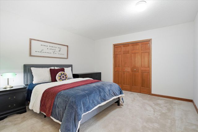 6262 Hedgecroft Avenue S, Cottage Grove, MN 55016