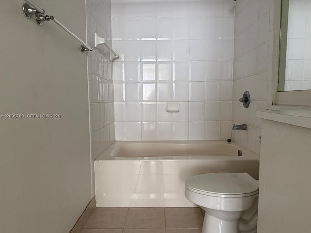 8050 N Nob Hill Road 105, Tamarac, FL 33321