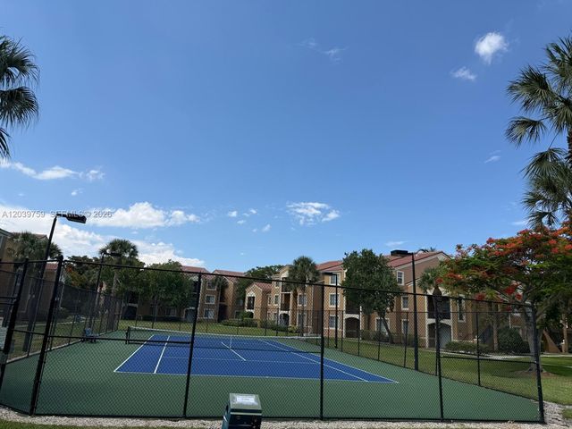 8050 N Nob Hill Road 105, Tamarac, FL 33321