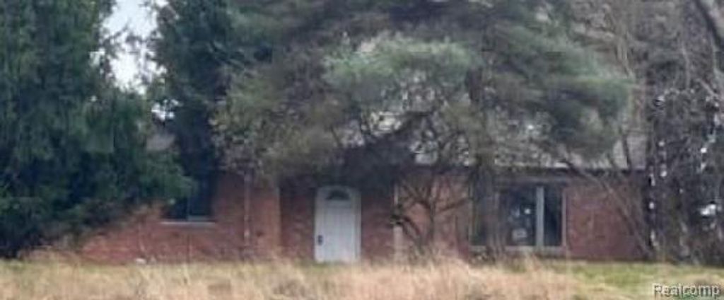 8190 Faussett Road, Fenton, MI 48430