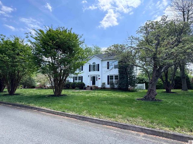 3 Groveway Blvd., Paducah, KY 42001
