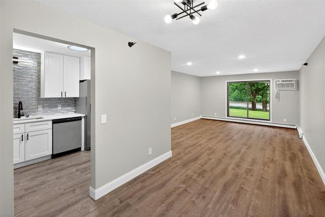 5643 Green Circle Drive 108, Minnetonka, MN 55343