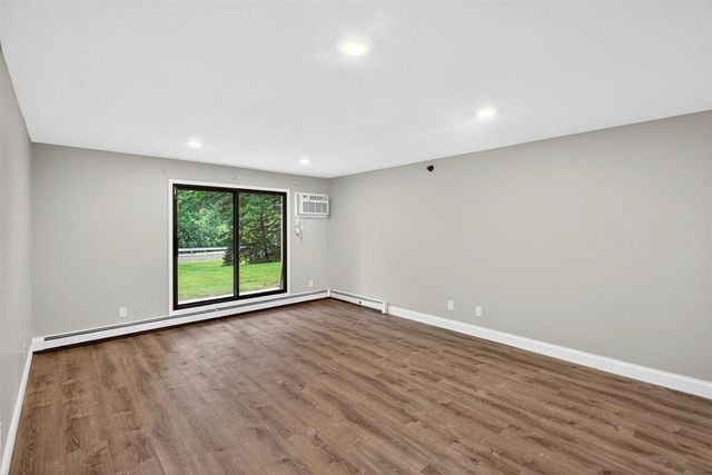 5643 Green Circle Drive 108, Minnetonka, MN 55343