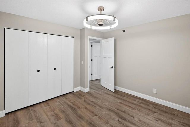 5643 Green Circle Drive 108, Minnetonka, MN 55343