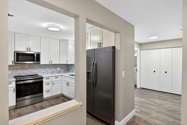 5643 Green Circle Drive 108, Minnetonka, MN 55343