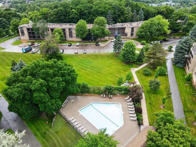 5643 Green Circle Drive 108, Minnetonka, MN 55343