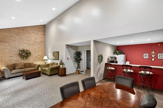 5643 Green Circle Drive 108, Minnetonka, MN 55343