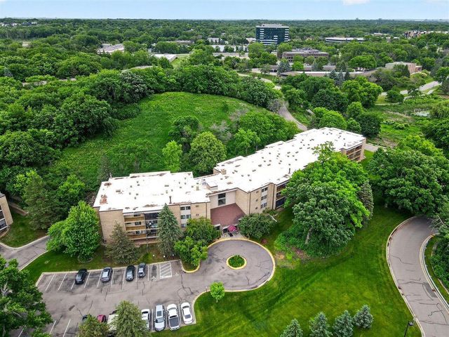 5643 Green Circle Drive 108, Minnetonka, MN 55343