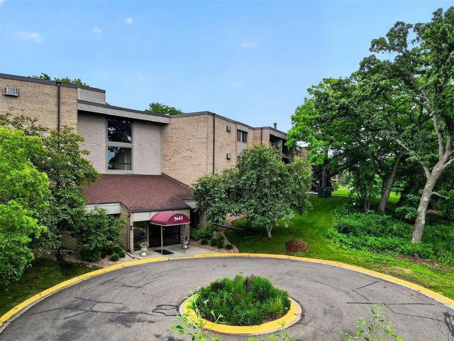5643 Green Circle Drive 108, Minnetonka, MN 55343