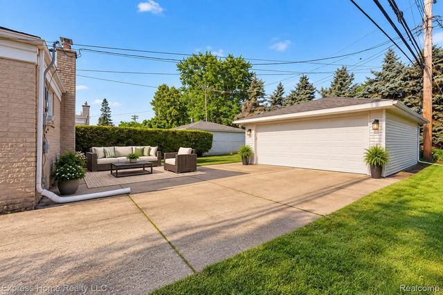 32919 Warkop Avenue, Warren, MI 48093