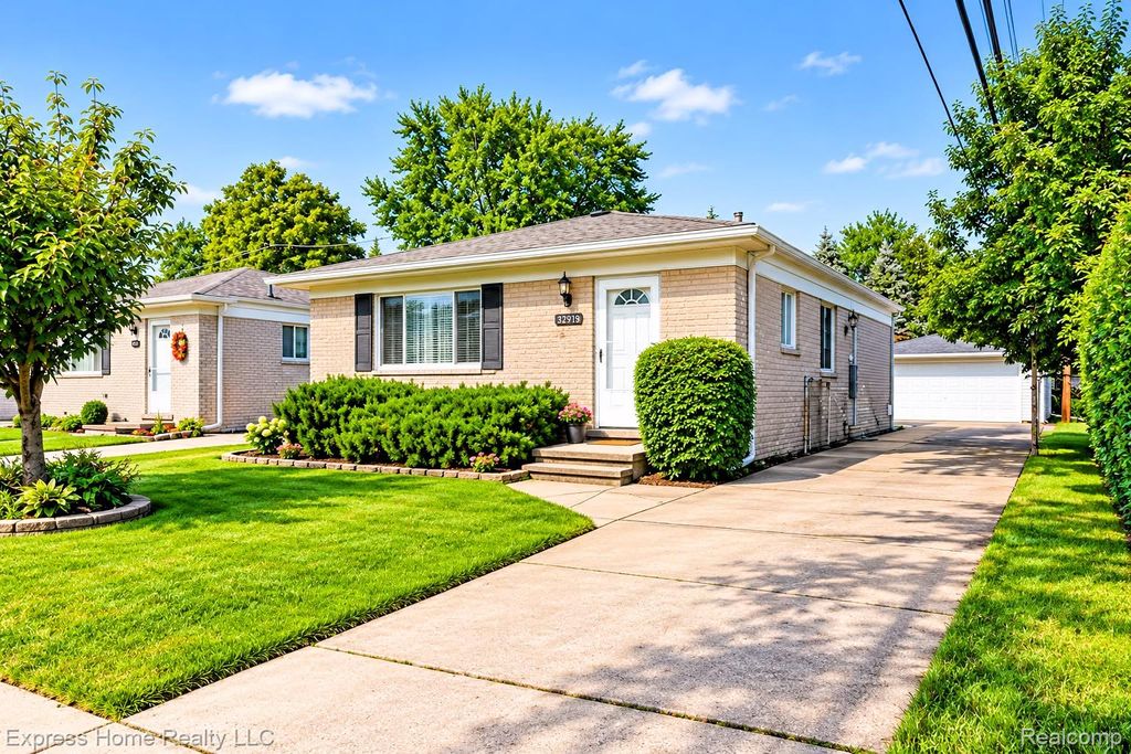 32919 Warkop Avenue, Warren, MI 48093