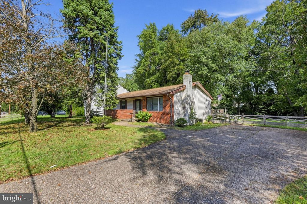 229 CHARLESTON RD, Willingboro, NJ 08046