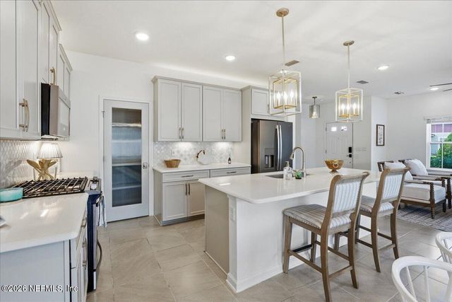 553 NARROWLEAF Drive, St. Johns, FL 32259