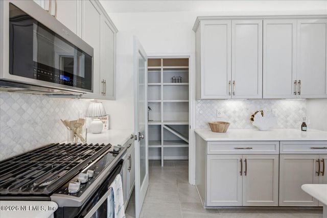 553 NARROWLEAF Drive, St. Johns, FL 32259