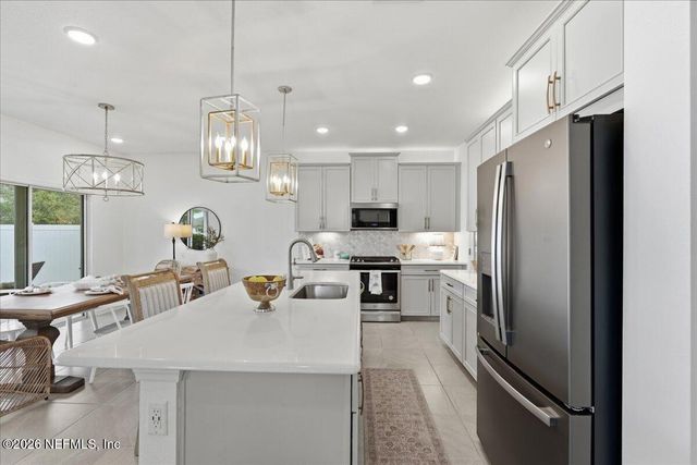 553 NARROWLEAF Drive, St. Johns, FL 32259