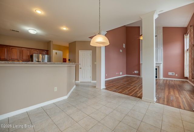 10501 Providence Dr, Louisville, KY 40291