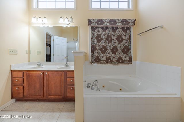 10501 Providence Dr, Louisville, KY 40291