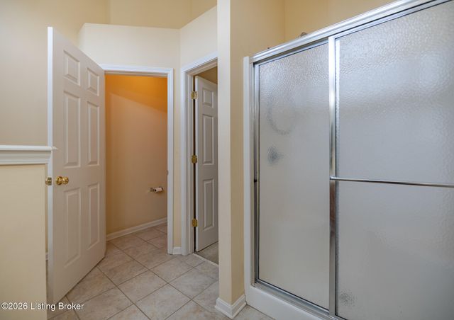 10501 Providence Dr, Louisville, KY 40291