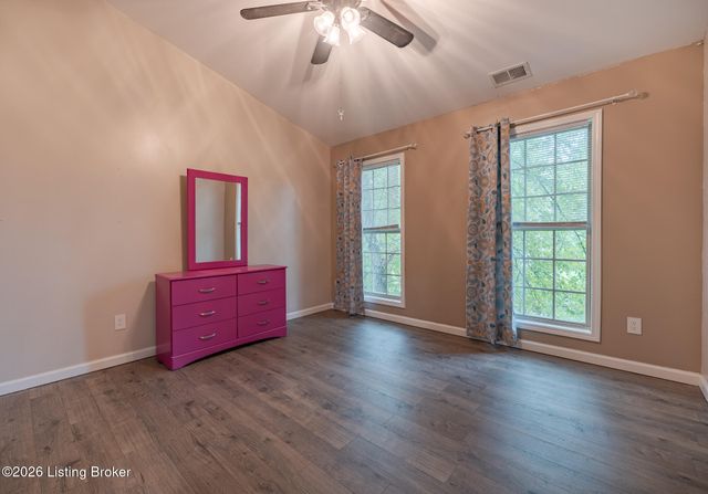10501 Providence Dr, Louisville, KY 40291