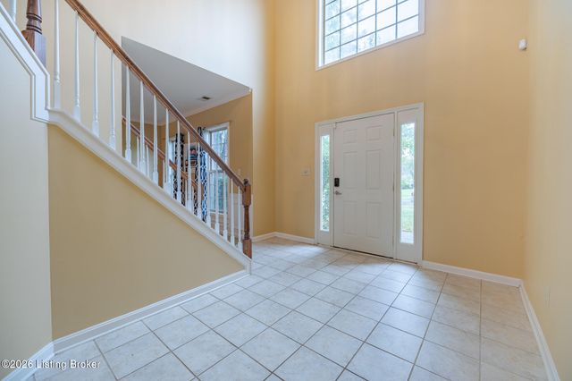10501 Providence Dr, Louisville, KY 40291