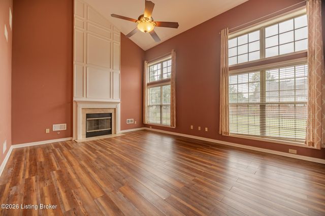 10501 Providence Dr, Louisville, KY 40291