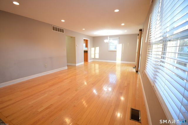 24 Thorne Road 24, West Hartford, CT 06110