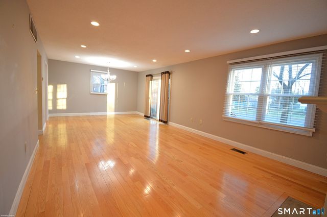 24 Thorne Road 24, West Hartford, CT 06110