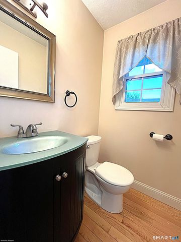 24 Thorne Road 24, West Hartford, CT 06110