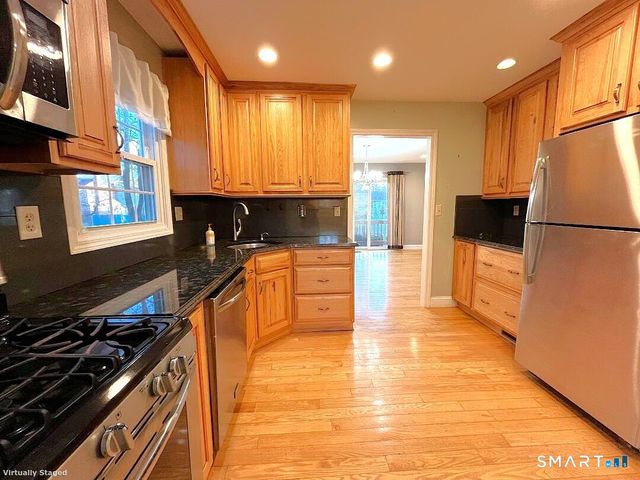 24 Thorne Road 24, West Hartford, CT 06110