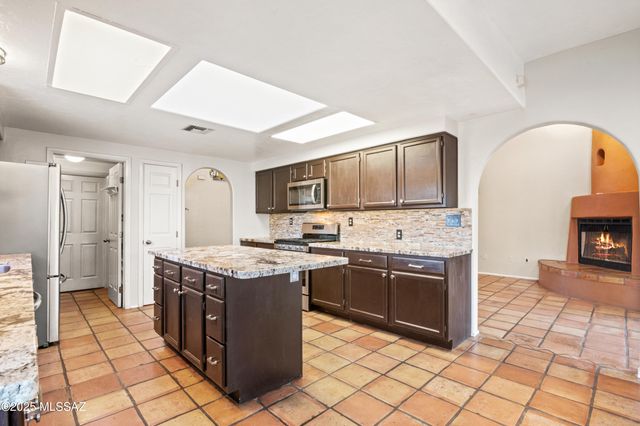 12831 N Meadview Way, Oro Valley, AZ 85755