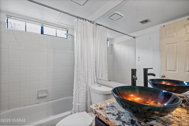 12831 N Meadview Way, Oro Valley, AZ 85755