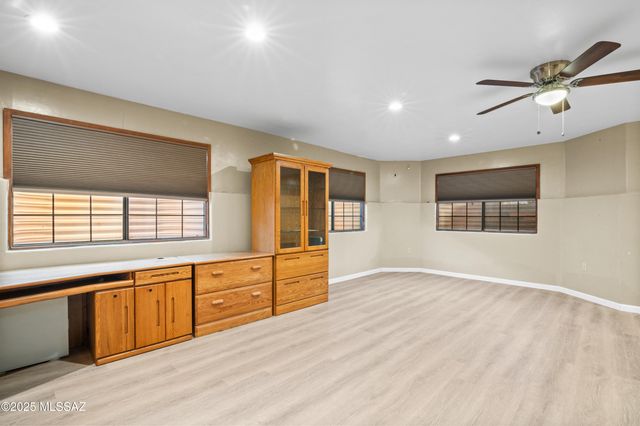 12831 N Meadview Way, Oro Valley, AZ 85755