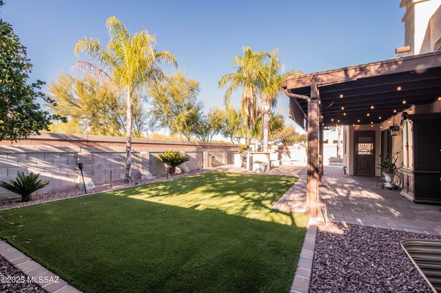 12831 N Meadview Way, Oro Valley, AZ 85755