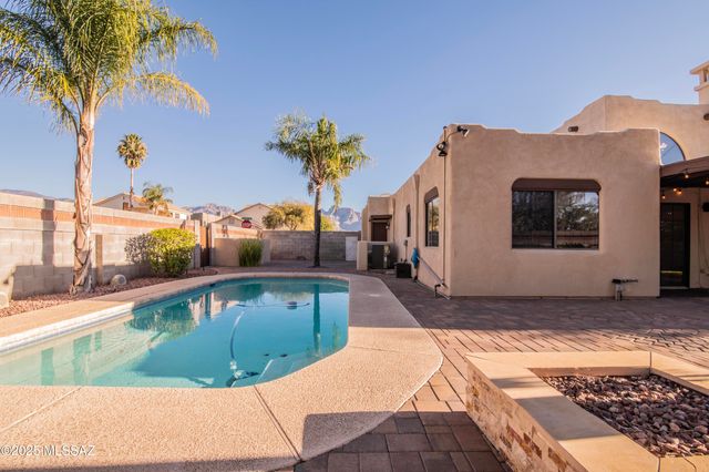 12831 N Meadview Way, Oro Valley, AZ 85755