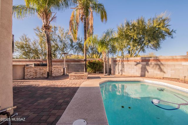12831 N Meadview Way, Oro Valley, AZ 85755