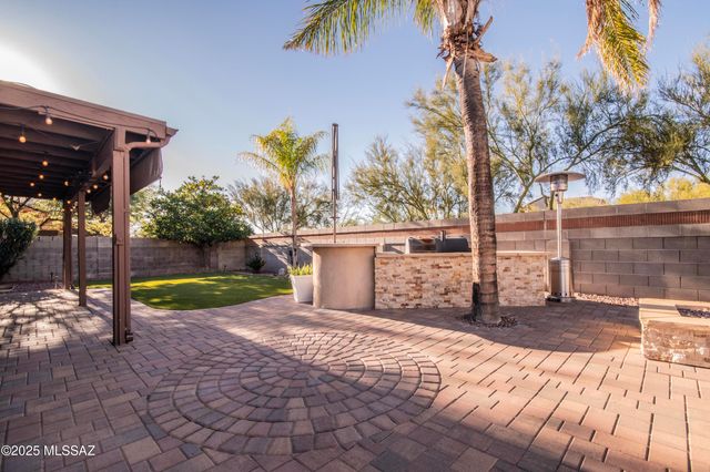 12831 N Meadview Way, Oro Valley, AZ 85755