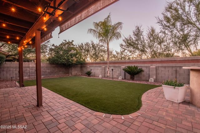 12831 N Meadview Way, Oro Valley, AZ 85755