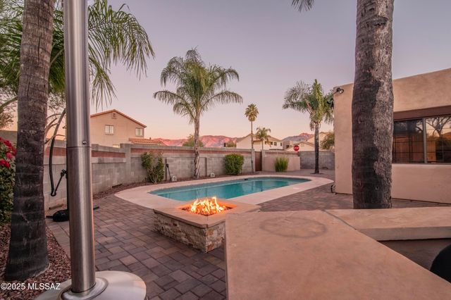 12831 N Meadview Way, Oro Valley, AZ 85755