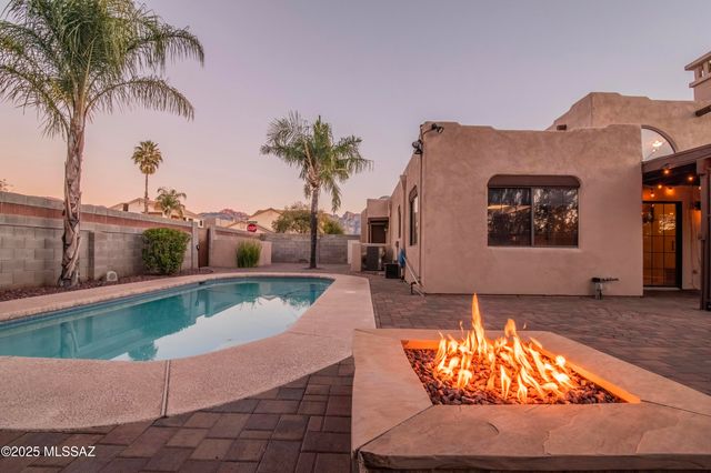 12831 N Meadview Way, Oro Valley, AZ 85755