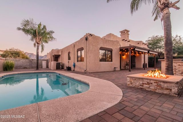 12831 N Meadview Way, Oro Valley, AZ 85755