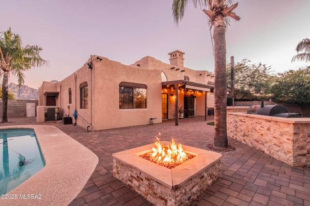 12831 N Meadview Way, Oro Valley, AZ 85755