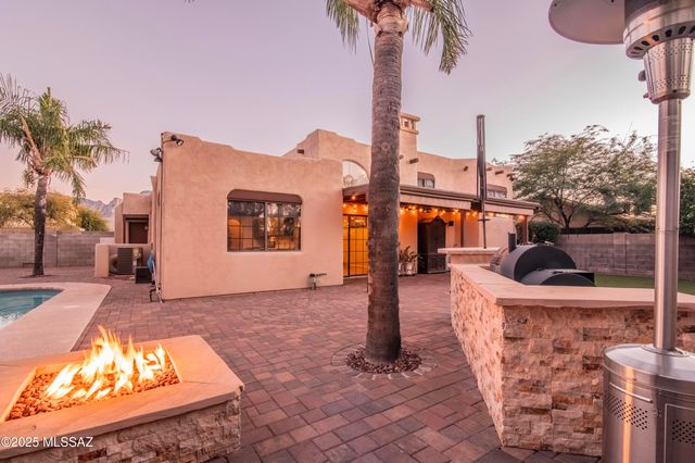 12831 N Meadview Way, Oro Valley, AZ 85755