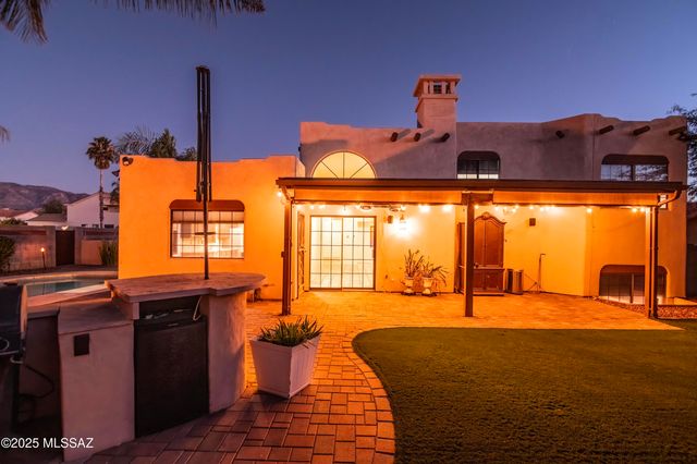 12831 N Meadview Way, Oro Valley, AZ 85755