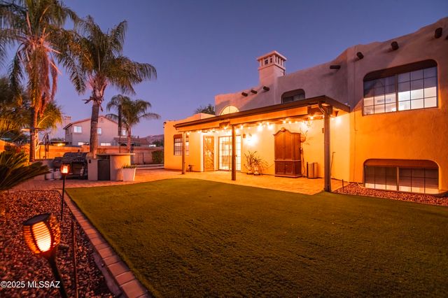 12831 N Meadview Way, Oro Valley, AZ 85755