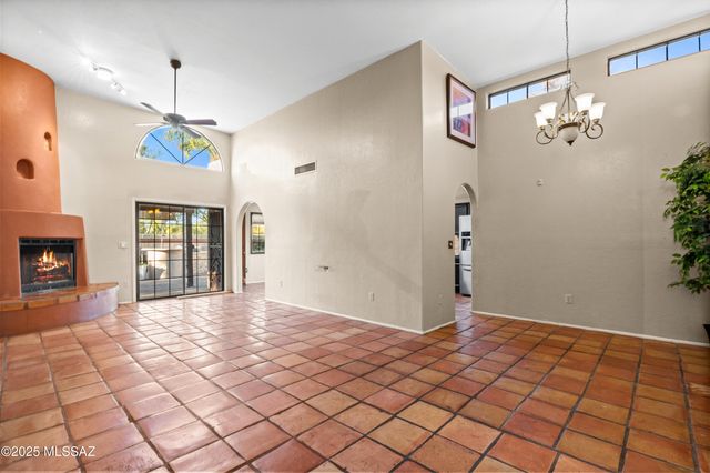 12831 N Meadview Way, Oro Valley, AZ 85755