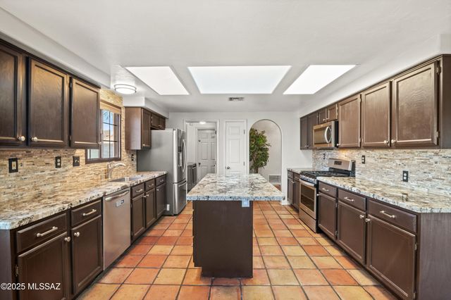 12831 N Meadview Way, Oro Valley, AZ 85755