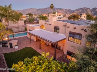 12831 N Meadview Way, Oro Valley, AZ 85755