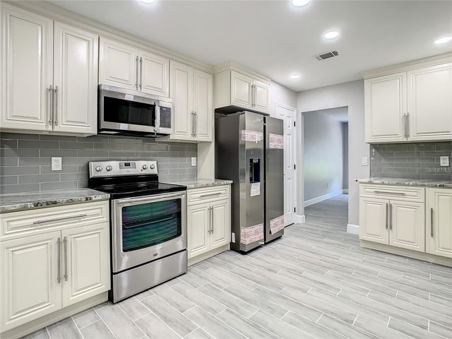 6708 YARDLEY WAY, Tampa, FL 33647