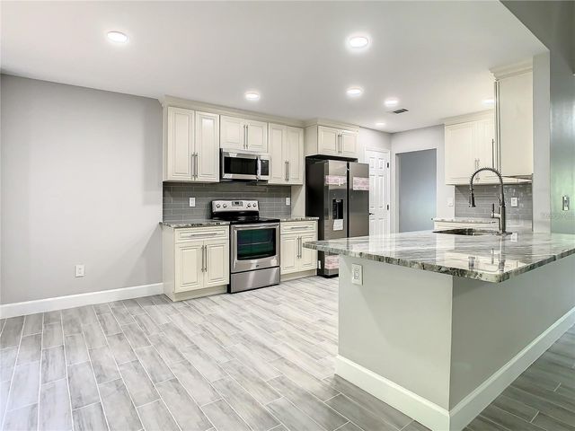 6708 YARDLEY WAY, Tampa, FL 33647