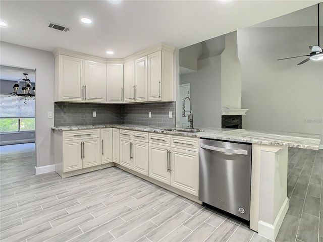 6708 YARDLEY WAY, Tampa, FL 33647